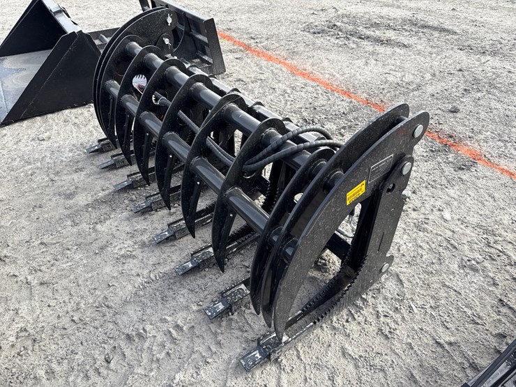 #2089-•-unused-giyi-clg72-72"-skid-steer-curved-log-grabber-inv#-42039-image-4