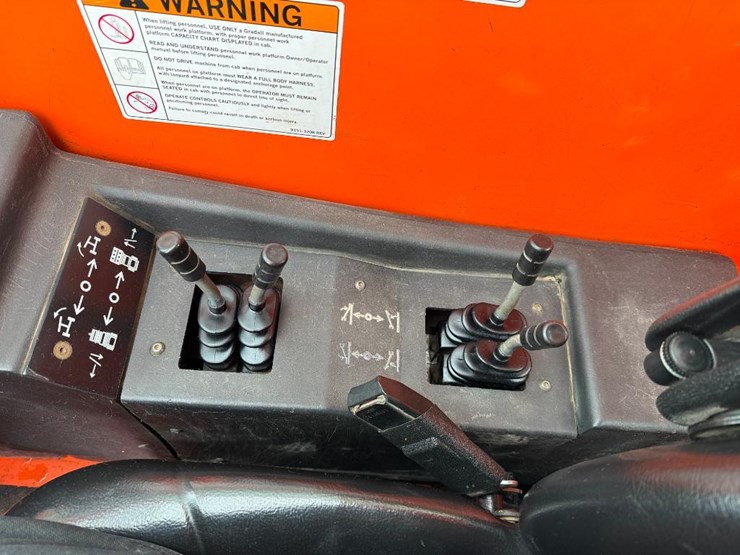 2008-jlg-g10-55a-image-42