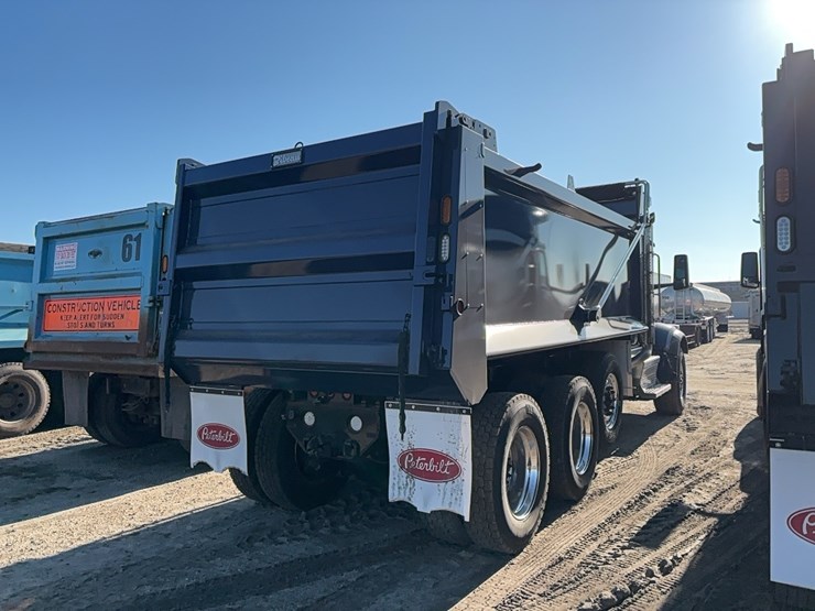 2026-peterbilt-567-image-3