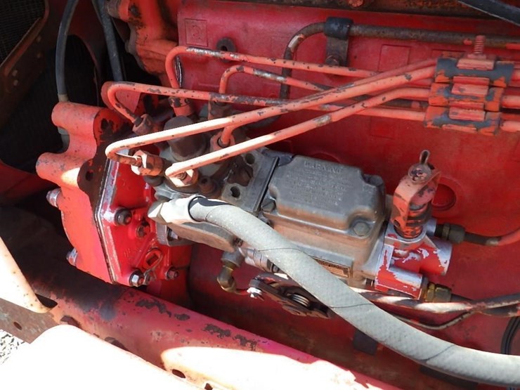 international-f1066-tractor-image-22