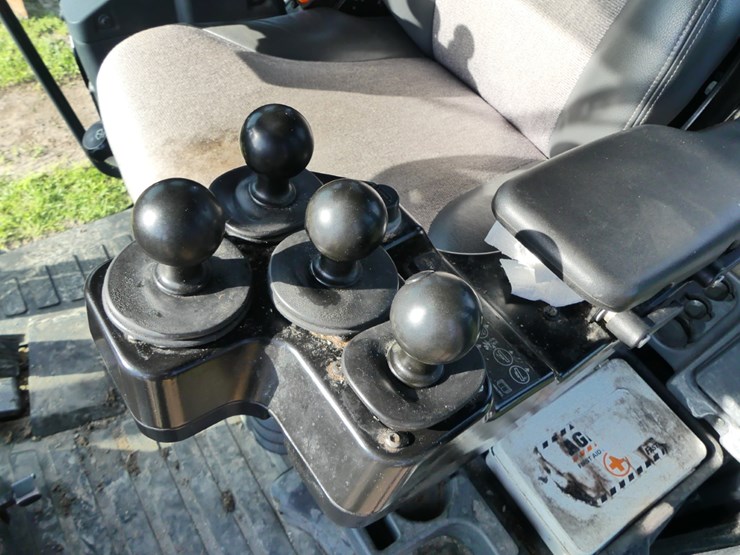 2020-deere-670gp-image-16