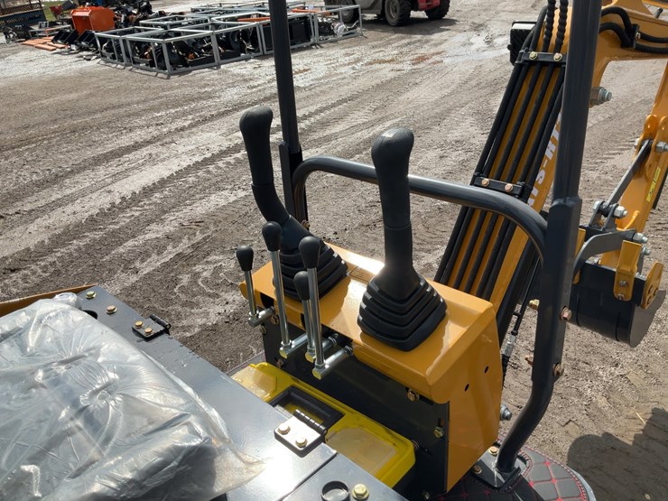 #1206-•-ats-rt12r-mini-excavator-image-17