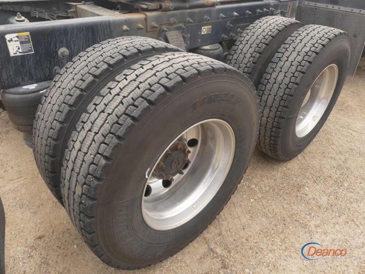 2017-peterbilt-567-image-8