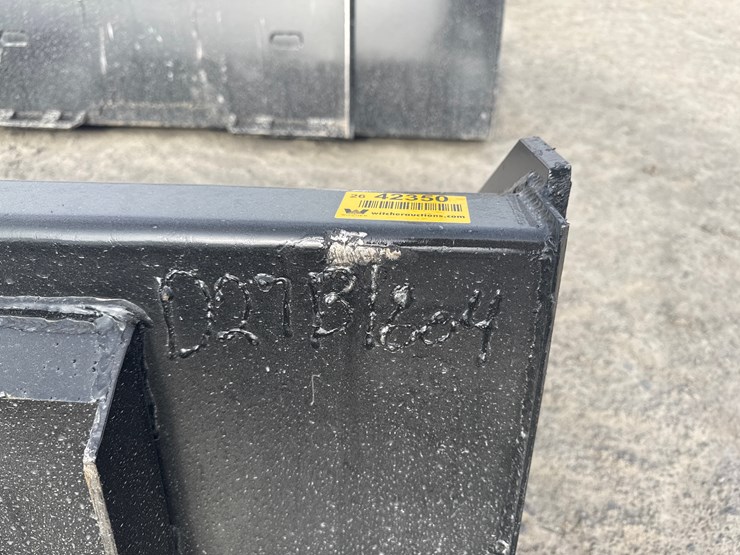 #2098-•-unused-66"-skid-steer-bucket-w/blade-inv#-42350-image-5