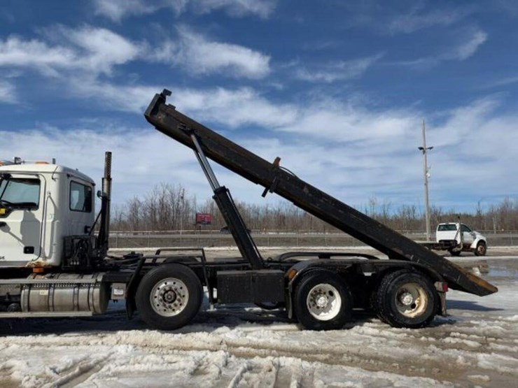 2009-mack-granite-gu813-image-28