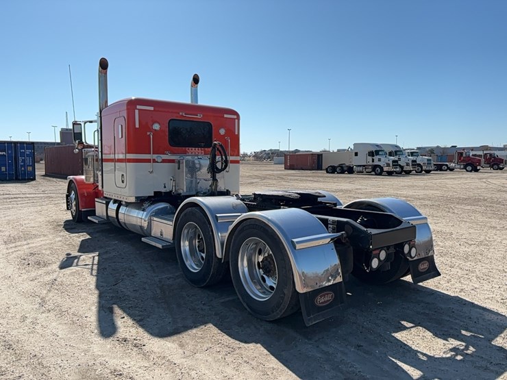 2022-peterbilt-389-image-4