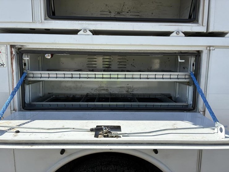 2015-ford-f550-xlt-image-19