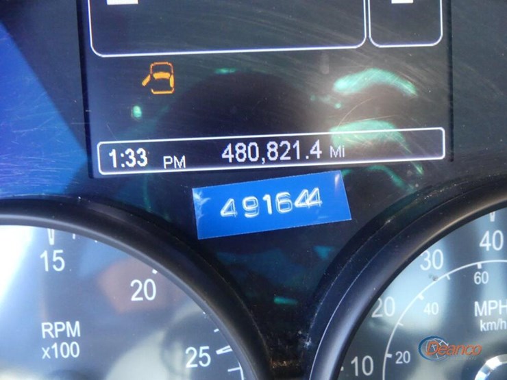 2017-peterbilt-567-image-19