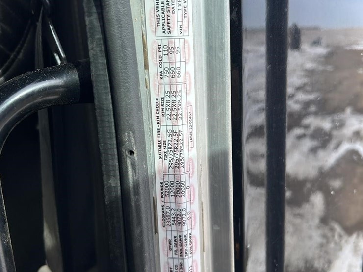 2012-peterbilt-386-image-13