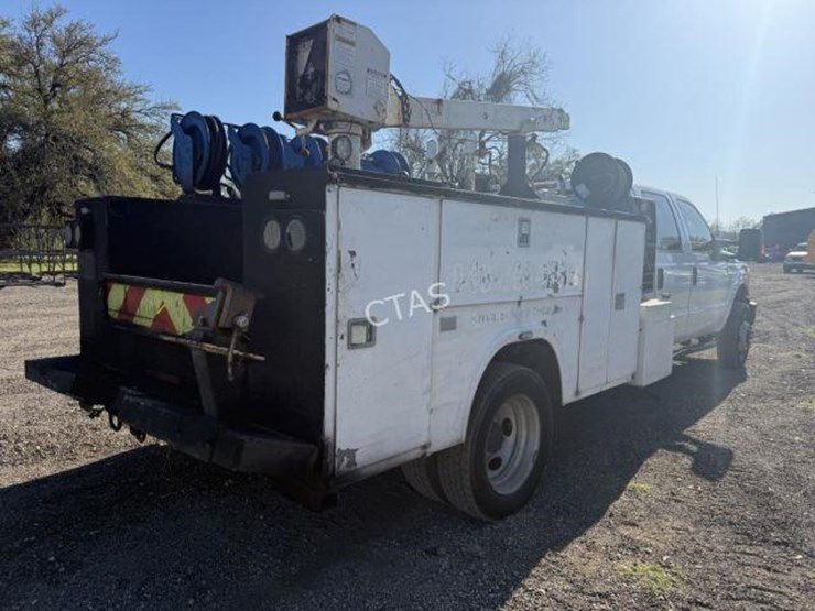 2011-ford-f550-image-12