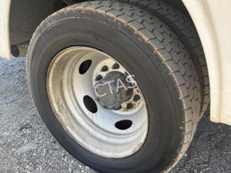 2011-ford-f550-image-10