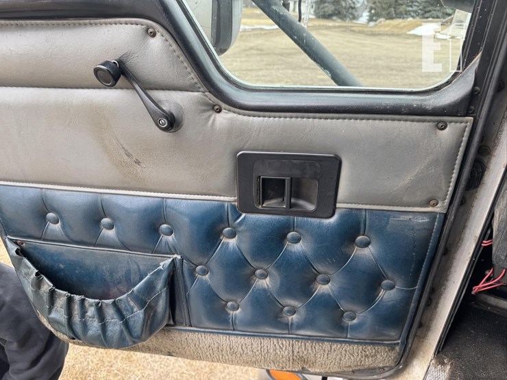 1998-kenworth-t600-image-32