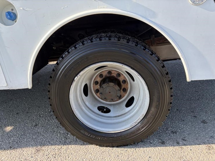 2011-ford-f550-xlt-image-5