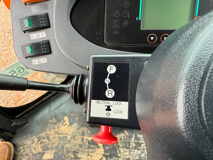 2021-hitachi-zw50-5b-image-55