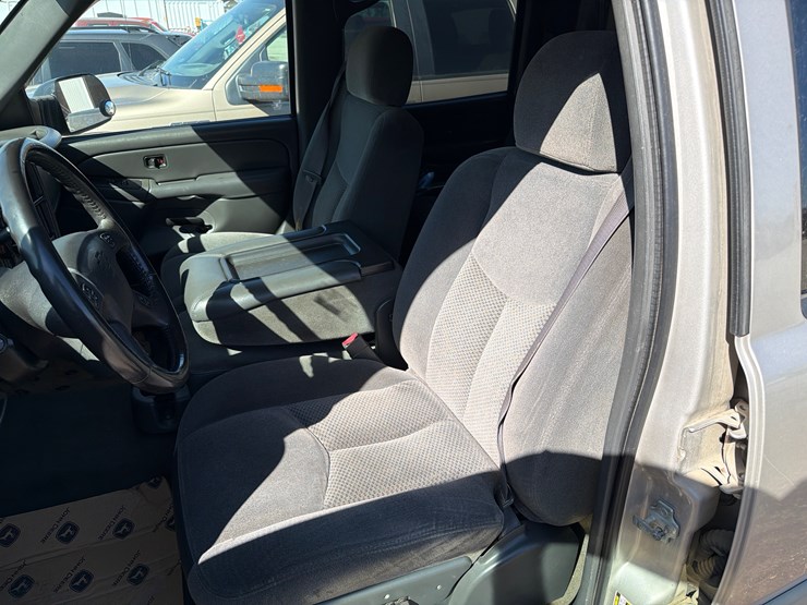 chevrolet-2500hd-image-5