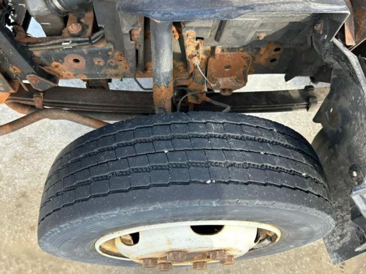 2015-isuzu-nrr-image-52