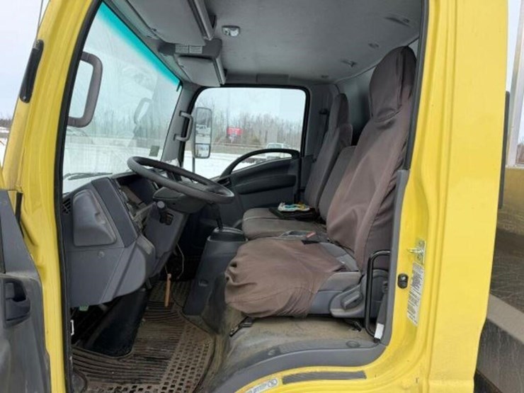 2022-isuzu-nrr-image-17