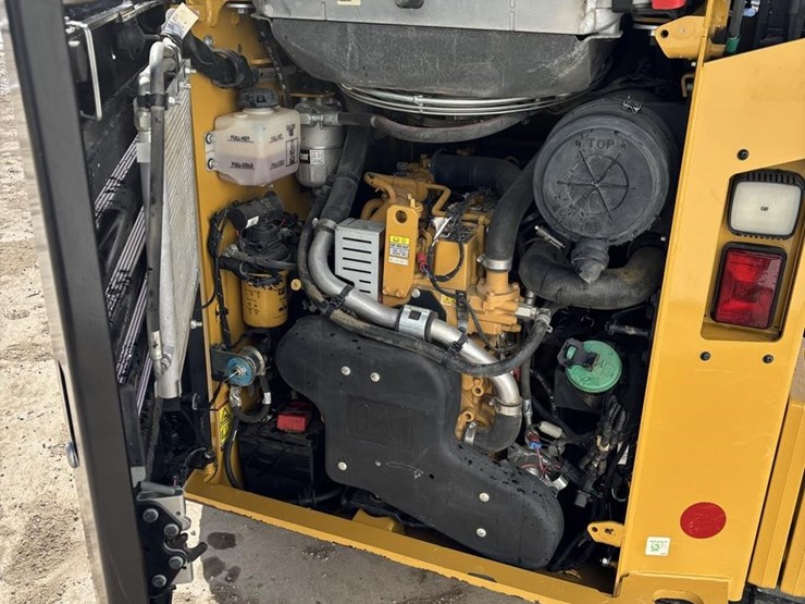 2020-caterpillar-259d3-image-3