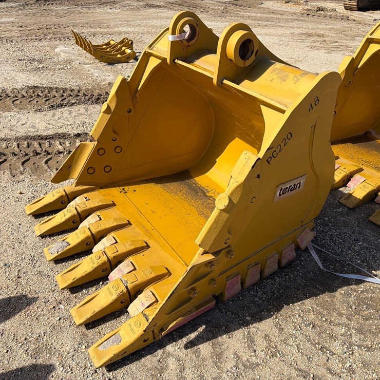 KOMATSU PC200