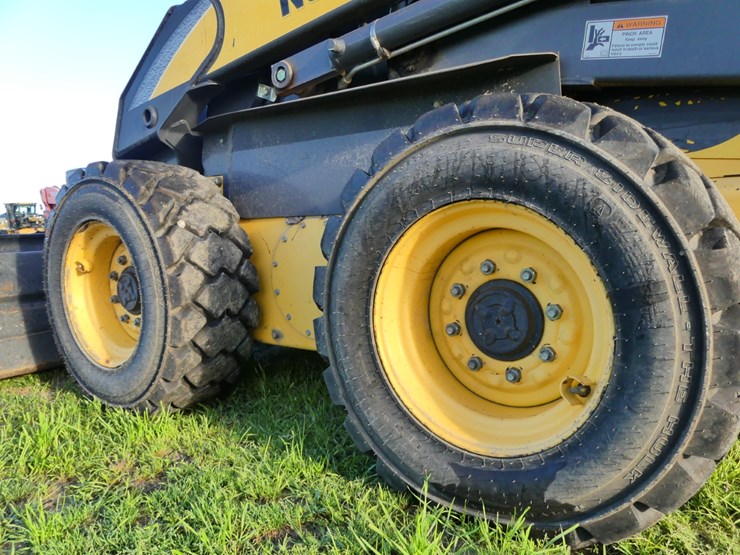 new-holland-l180-image-5