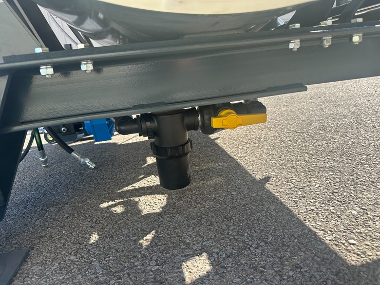 #32796-•-**unused-bowman-agmate-41'-300-gallon-3pt-sprayer-image-10