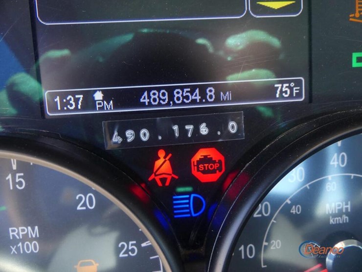 2017-peterbilt-567-image-19