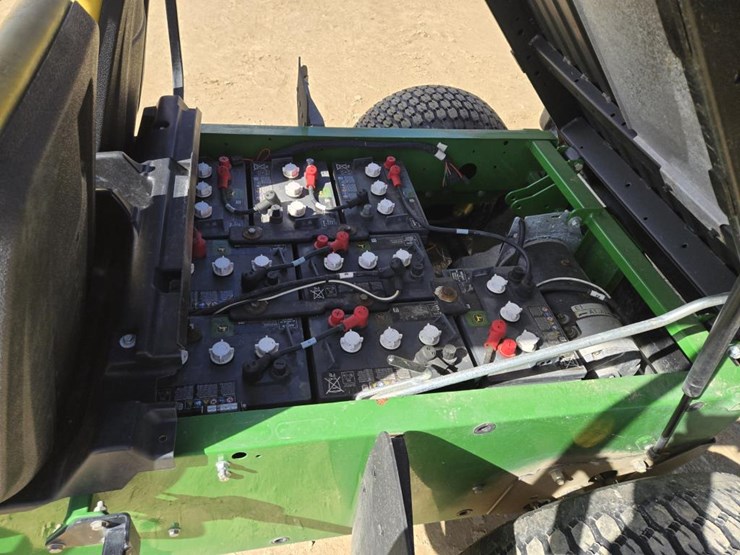 john-deere-gator-image-11