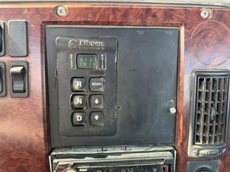 2009-mack-granite-gu813-image-17