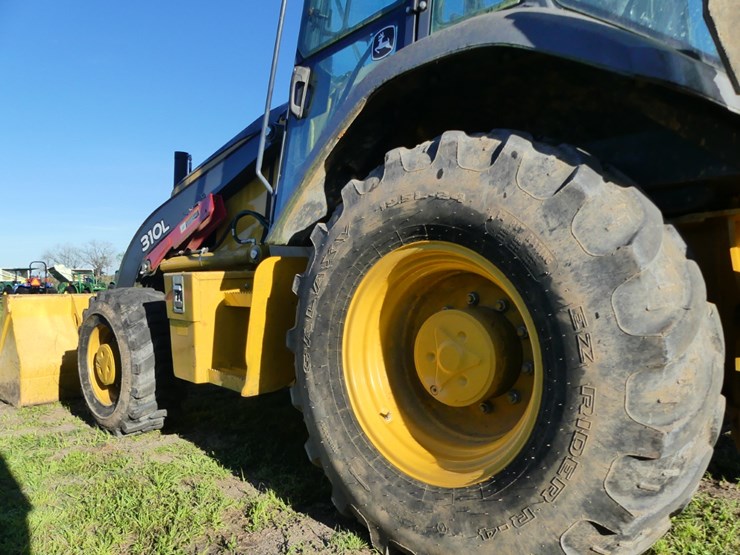 2016-deere-310l-image-11