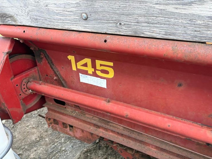 new-holland-145-image-5