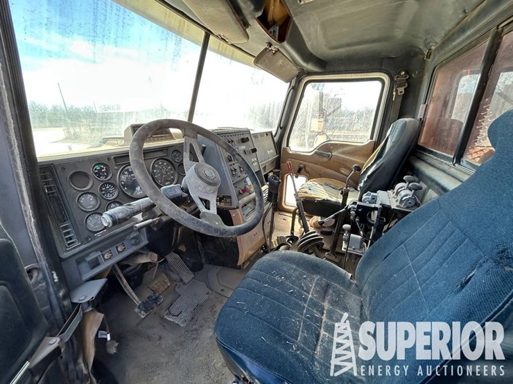 1999-mack-ch613-image-8