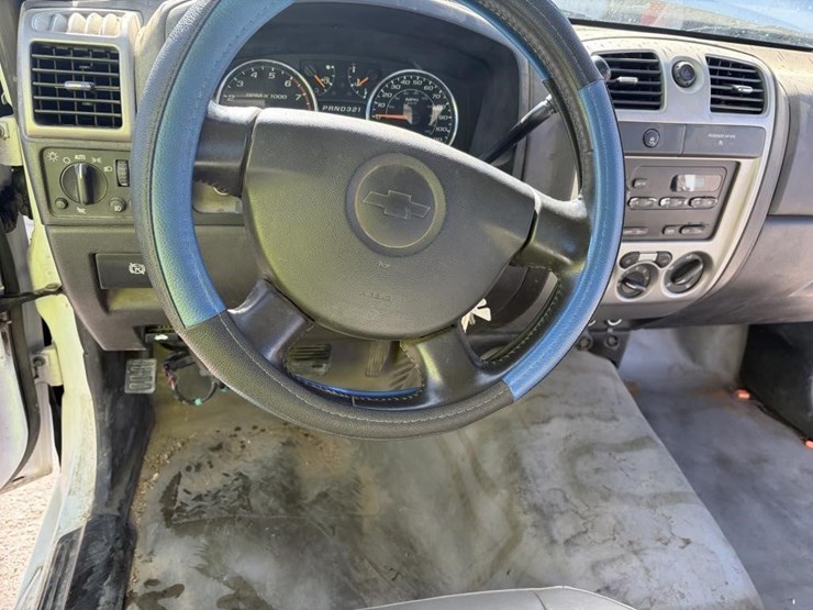 2011-chevrolet-colorado-image-11