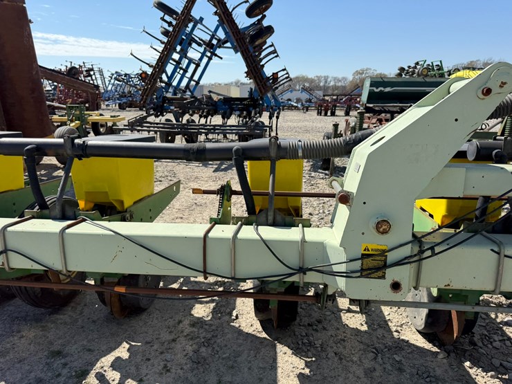 john-deere-12-image-34