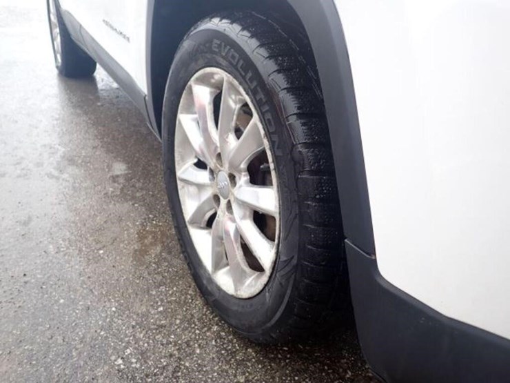 2016-jeep-cherokee-image-92