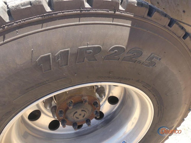 2017-peterbilt-567-image-8