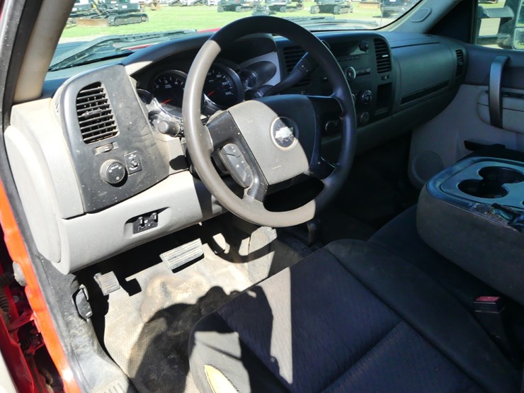 2013-chevrolet-silverado-2500-image-11