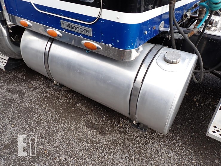 2006-kenworth-w900l-image-17