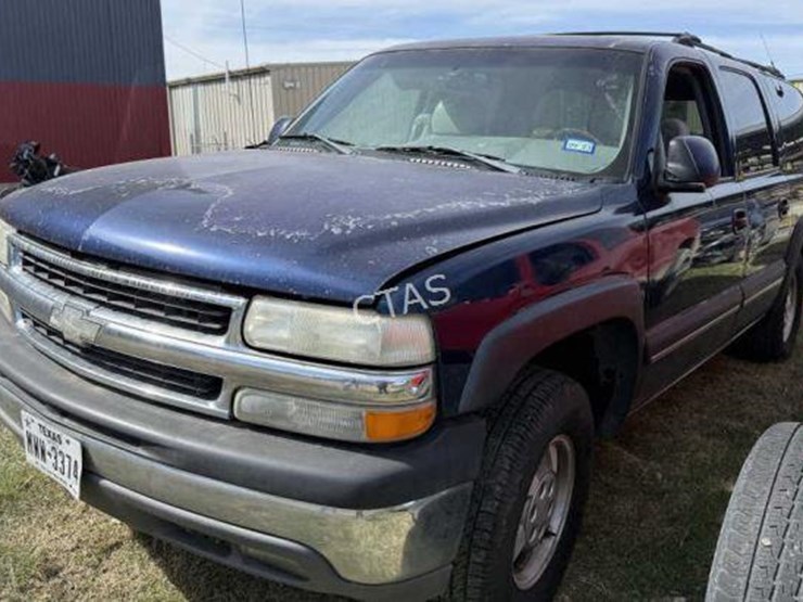 2001-chevrolet-suburban-image-1