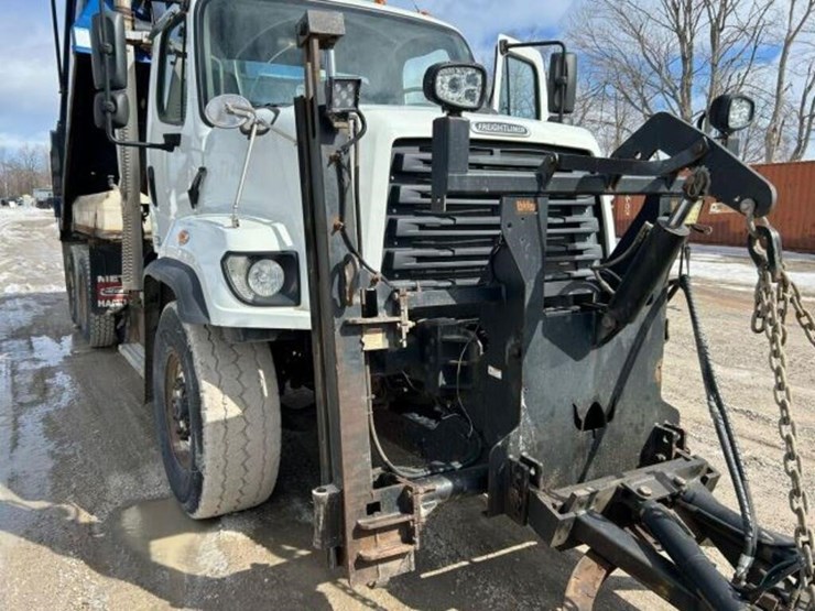 2013-freightliner-108sd-image-76