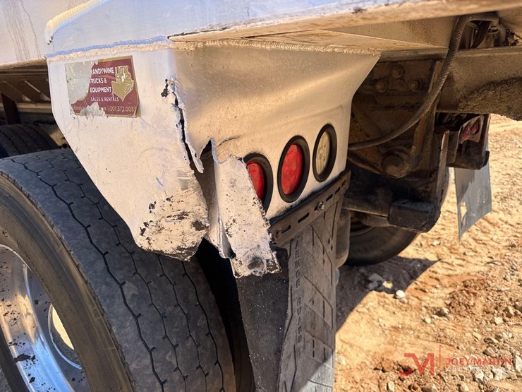 2016-peterbilt-365-image-17