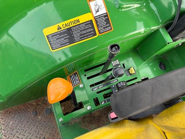 2020-john-deere-6105e-image-18