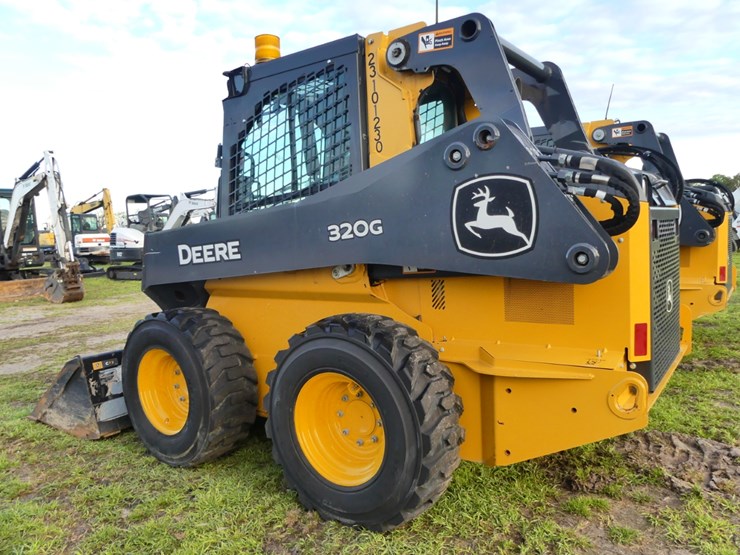 2024-deere-320g-image-4