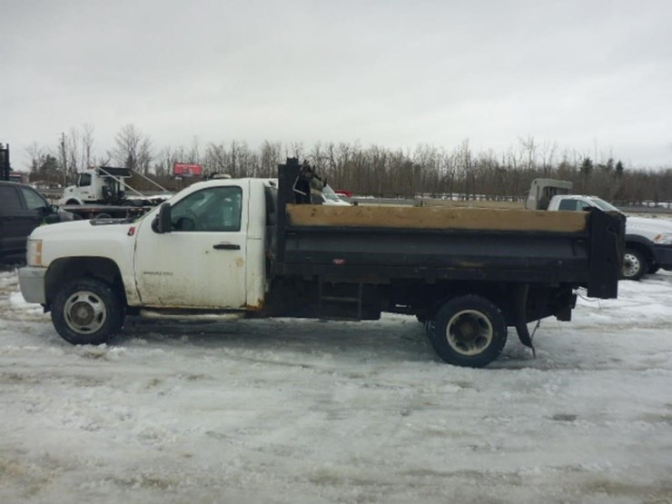 2014-chevrolet-3500-image-6