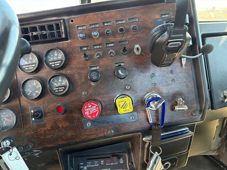 1988-peterbilt-378-image-19