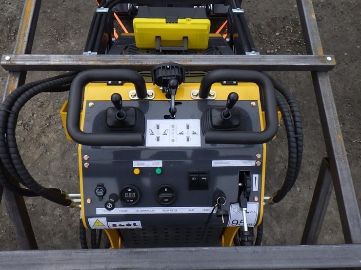 2026-sdlanch-ssl60-skid-steer-tracked-loader-image-12