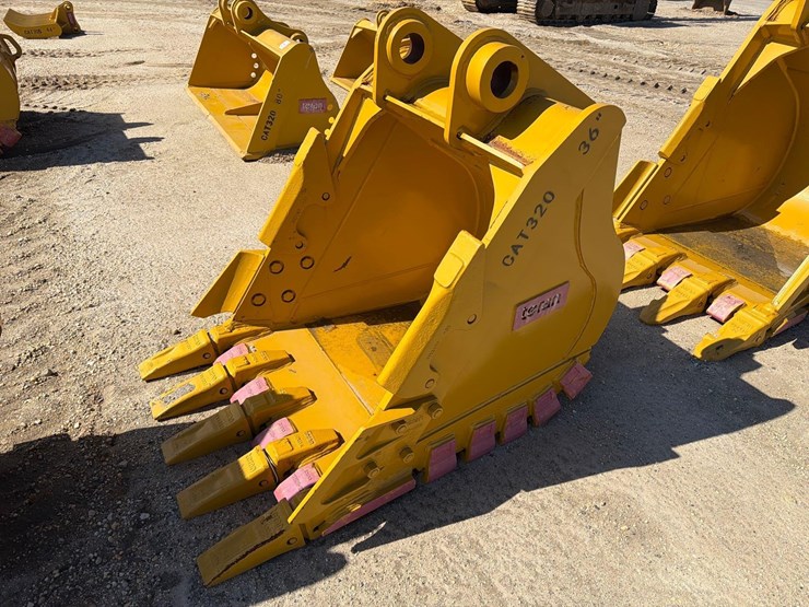 caterpillar-320-image-1