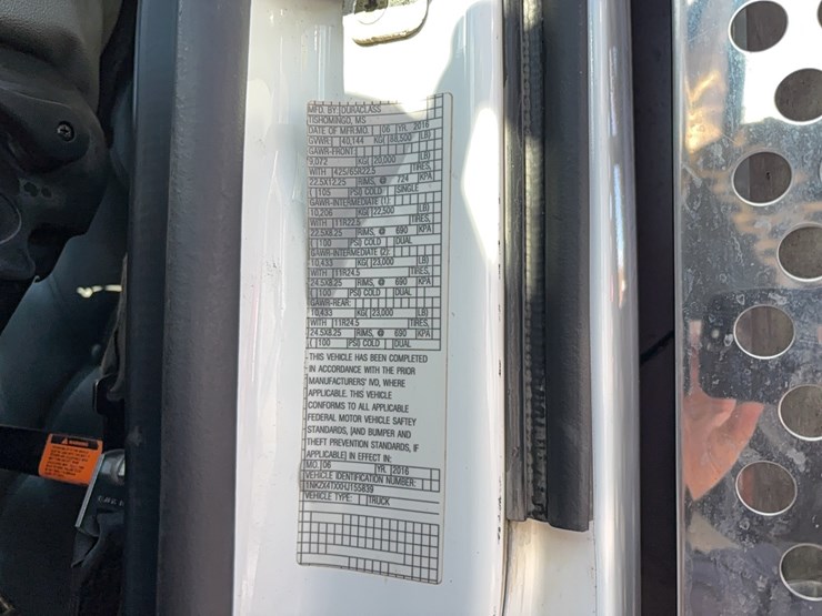 2017-kenworth-t880-image-12