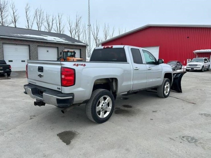 2018-chevrolet-silverado-2500hd-image-4