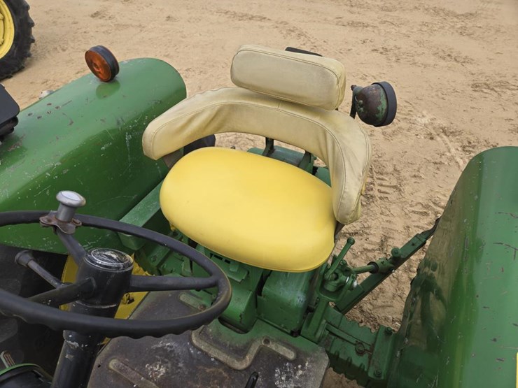 john-deere-3010-image-8