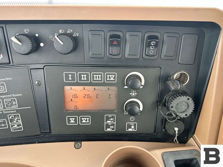 2011-john-deere-9530-image-158